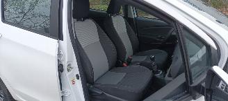 Toyota Yaris 1.5 Benzine 112pk Airconditioning Stoelverwarming Lichtautomaat Multi color Display met Achteruitrijcamera picture 21