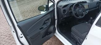 Toyota Yaris 1.5 Benzine 112pk Airconditioning Stoelverwarming Lichtautomaat Multi color Display met Achteruitrijcamera picture 13