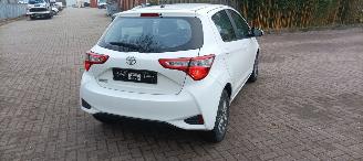 Toyota Yaris 1.5 Benzine 112pk Airconditioning Stoelverwarming Lichtautomaat Multi color Display met Achteruitrijcamera picture 4
