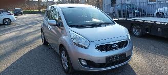Kia Venga Bj: 8-2013 1.6 Automatik Climatecontrol Keyless-entry Stoelverwarming Lichtautomaat Privacyglas leren stuurwiel armsteun voor en achter Trekhaak Parkeersensoren mistlampen 16 inch velgen picture 6