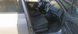 Kia Venga Bj: 8-2013 1.6 Automatik Climatecontrol Keyless-entry Stoelverwarming Lichtautomaat Privacyglas leren stuurwiel armsteun voor en achter Trekhaak Parkeersensoren mistlampen 16 inch velgen picture 15