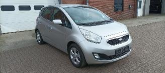 voitures voitures particulières Kia Venga Bj: 8-2013 1.6 Automatik Climatecontrol Keyless-entry Stoelverwarming Lichtautomaat Privacyglas leren stuurwiel armsteun voor en achter Trekhaak Parkeersensoren mistlampen 16 inch velgen 2013/8