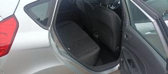 Ford Fiesta Bj: 6-2016 1.5 TDCI euro-6 Airconditioning stoelverwarming Led verlichting Elektrische ramen Elektrische-spiegels automatisch inklapbare buitenspiegels Parkeersensoren voor & Achter picture 21