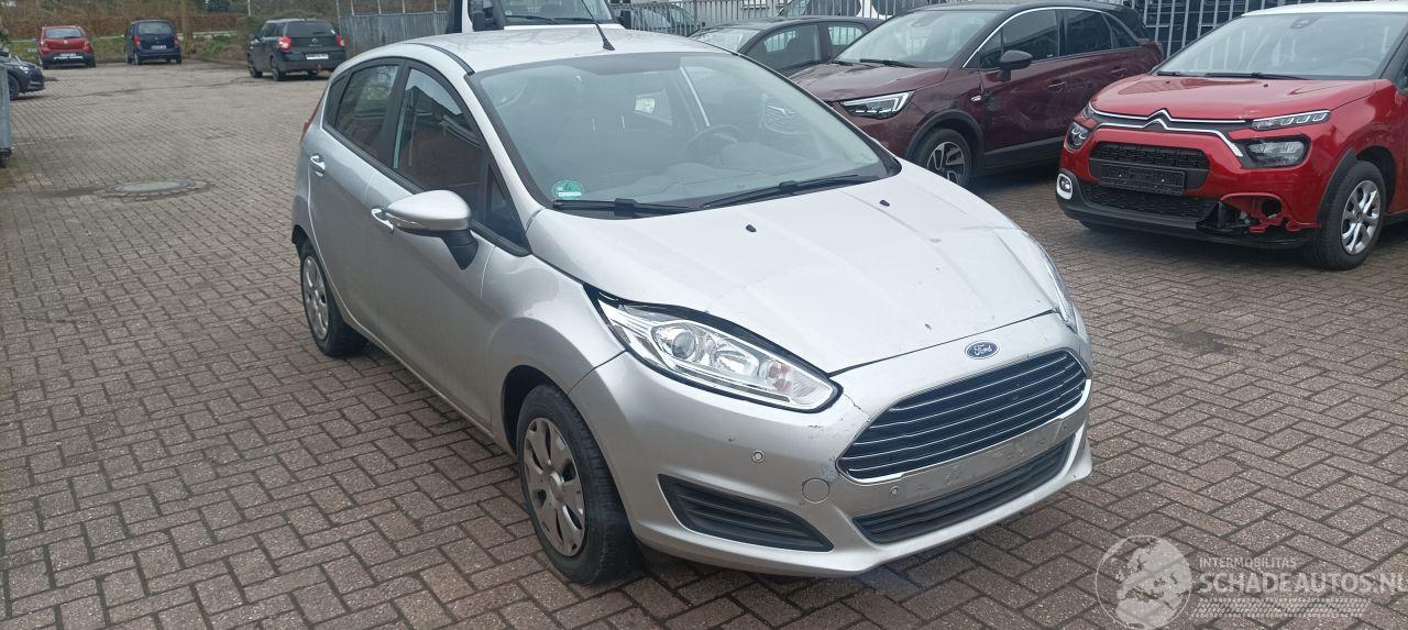 Ford Fiesta Bj: 6-2016 1.5 TDCI euro-6 Airconditioning stoelverwarming Led verlichting Elektrische ramen Elektrische-spiegels automatisch inklapbare buitenspiegels Parkeersensoren voor & Achter