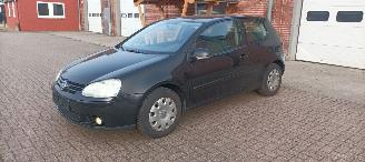 bruktbiler auto Volkswagen Golf Bj:12-2006 nieuwe Distributieriem 1.4 80pk Climatecontrol CruiseControl Leren-Stuurwiel armsteun elektrische ramen Elektrische-spiegels met verwarming Centrale vergrendeling met afstandsbediening mistlampen Parkeersensoren achter Trekhaak afneembaar 2006/12