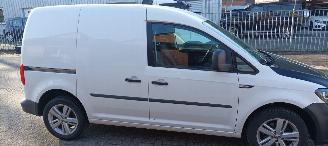 damaged passenger cars Volkswagen Caddy  2016/2