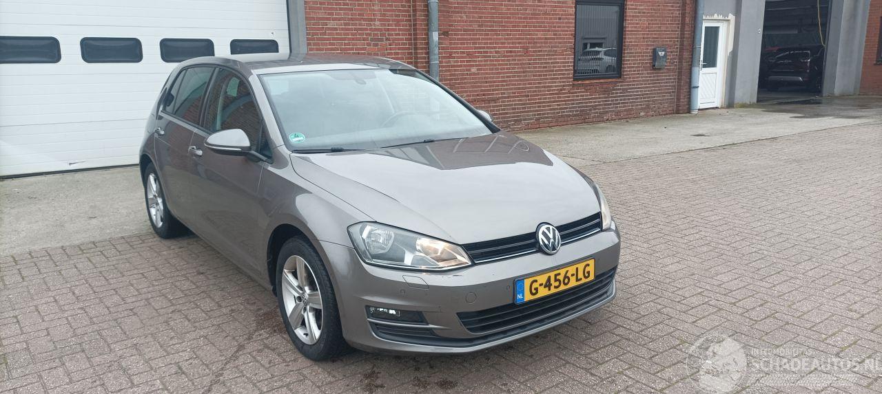 Volkswagen Golf Bj:12-2013 1.2-TSI 105pk Comfortline Climatecontrol CruiseControl Stoelverwarming Lichtautomaat Privacyglas Radio met Infotainment systeem Automatische dimmende binnenspiegel 4xElektrische ramen Elektrische-spiegels met parkeerstand Regensensor Lichtautom