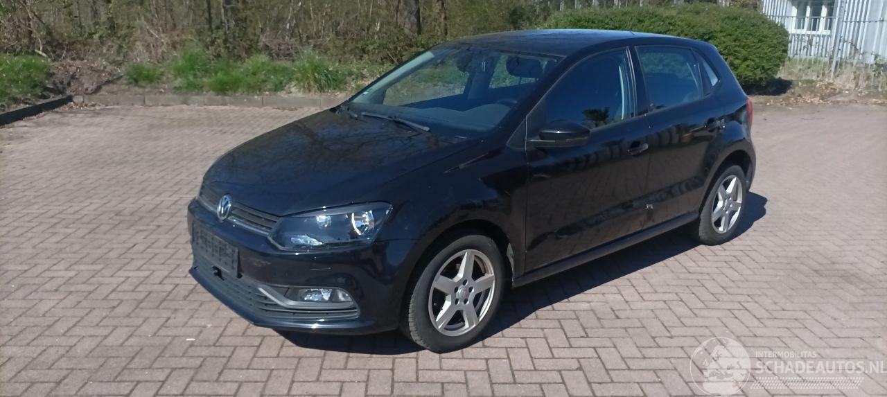 Volkswagen Polo 1.4-TDI Climatecontrol Stoelverwarming Regensensor Frontbrake assist Radio Touchscreen Display usb Elektrische ramen Elektrische-spiegels met verwarming Centrale vergrendeling met afstandsbediening Start-Stop systeem abs esp metallic lak