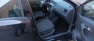 Volkswagen Polo 1.4-TDI Climatecontrol Stoelverwarming Regensensor Frontbrake assist Radio Touchscreen Display usb Elektrische ramen Elektrische-spiegels met verwarming Centrale vergrendeling met afstandsbediening Start-Stop systeem abs esp metallic lak picture 16