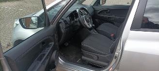 Kia Venga 1.6-16v 125pk Automatik Keyless-entry Climatecontrol Stoelverwarming Lichtautomaat Privacyglas leren stuurwiel met radio bediening armsteun voor Links& Rechts Trekhaak Mistlampen Parkeersensoren achter 16-inch Kia velgen picture 15