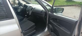 Kia Venga Bj: 08-2013 1.6-DOHC Automaat Stoelverwarming Climatecontrol Lichtautomaat Privacyglas Keyless-entry 4xElektrische ramen Elektrische-spiegels met parkeerstand Parkeersensoren achter Trekhaak Mistlampen 16-inch Kia velgen picture 16