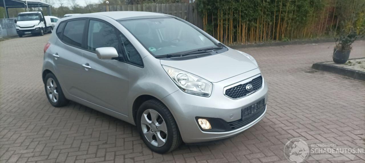 Kia Venga Bj: 08-2013 1.6-DOHC Automaat Stoelverwarming Climatecontrol Lichtautomaat Privacyglas Keyless-entry 4xElektrische ramen Elektrische-spiegels met parkeerstand Parkeersensoren achter Trekhaak Mistlampen 16-inch Kia velgen