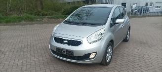 Kia Venga Bj: 08-2013 1.6-DOHC Automaat Stoelverwarming Climatecontrol Lichtautomaat Privacyglas Keyless-entry 4xElektrische ramen Elektrische-spiegels met parkeerstand Parkeersensoren achter Trekhaak Mistlampen 16-inch Kia velgen picture 8