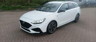 krockskadad bil auto Hyundai I-30 N-line 1.5-Turbo MHEV 160pk Full-Led Navi Digitale cockpit Climatecontrol CruiseControl Stoelverwarming stuurwiel met verwarming Achteruitrijcamera Lichtautomaat Regensensor Drivelane assistent Led achterlichten 2022/9