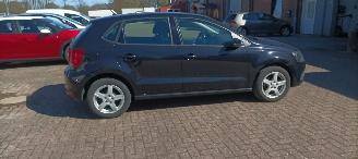 Volkswagen Polo 1.4-TDI 75pk euro-6 Climatecontrol Stoelverwarming Regensensor leren stuurwiel mistlampen Elektrische ramen Elektrische-spiegels met verwarming Centrale vergrendeling met afstandsbediening Start-Stop systeem 15-inch velgen Front radar assistent picture 3