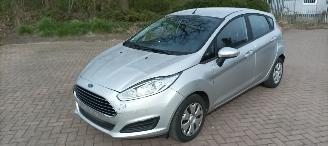 škoda osobní automobily Ford Fiesta 1.5-TDCI airco Stoelverwarming leren stuurwiel led verlichting elektrische inklapbare buitenspiegels met verwarming Centrale vergrendeling met afstandsbediening Parkeersensoren voor en achter 2016/6