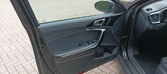 Kia Ceed 1.6-CRDI 136pk Navigatie Leder Sportstoelen Memory Full-Led koplampen Led achterlichten Climatecontrol CruiseControl Stoelverwarming Lichtautomaat Regensensor Drivelane assistent jbl Sound system blindspot Elektrische achterklep Achteruitrijcamera picture 21