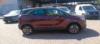 damaged passenger cars Opel Crossland Innovation uitvoering 1.2-turbo 110pk Automaat Navi Led koplampen led achterlichten leder Privacy glas stoelverwarming stuurwiel verwarming voorruit verwarming Trekhaak 16-inch hoogglans velgen Parkeersensoren voor en achter 2018/4