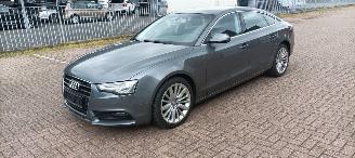 skadebil auto Audi A5 Sportback 2.0 Automaat Navi Xenon Led Climatecontrol CruiseControl Stoelverwarming Lichtautomaat Regensensor Audio CD 18-inch audi velgen Afneembare trekhaak Parkeersensoren voor en achter 2016/2