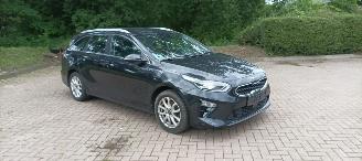 damaged passenger cars Kia Ceed 1.6 CRDI 136pk Navi Led koplampen Leder Sportstoelen-Memory  Climatecontrol Elektrische achterklep Achteruitrijcamera Led-Achterlichten CruiseControl 4xStoelverwarming Lichtautomaat 2018/9