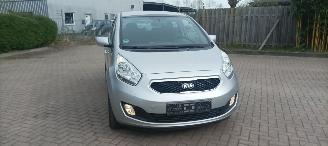 damaged passenger cars Kia Venga 1.6 Benzine Automatik Keyless-entry Climatecontrol Stoelverwarming Lichtautomaat Privacyglas leren stuurwiel 4xElektrische ramen Elektrische-spiegels met verwarming Trekhaak Parkeersensoren achter 16 inch velgen 2013/8