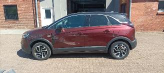 Vaurioauto  passenger cars Opel Crossland 1.2 turbo 110pk Automaat Innovation Navigatie Led-Koplampen Led-Achterlichten Stoelverwarming stuurwiel met verwarming Voorruit met verwarming Privacy glas Climatecontrol Dimmende binnenspiegel Parkeersensoren voor en achter Trekhaak 16-inch velgen Mistla 2018/4