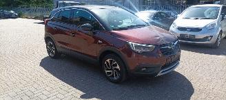 Opel Crossland 1.2 turbo 110pk Automaat Innovation Navigatie Led-Koplampen Led-Achterlichten Stoelverwarming stuurwiel met verwarming Voorruit met verwarming Privacy glas Climatecontrol Dimmende binnenspiegel Parkeersensoren voor en achter Trekhaak 16-inch velgen Mistla picture 6