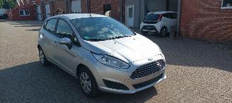 Schadeauto Ford Fiesta 1.5-Diesel 75pk euro-6 Airconditioning Stoelverwarming leren stuurwiel met radio bediening Elektrische ramen Elektrische-inklapbare buitenspiegels Led koplampen led spiegel verlichting Parkeersensoren voor en achter 2016/6