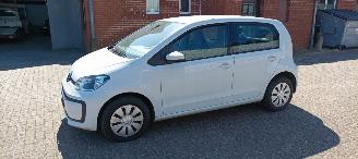 Volkswagen Up! 1.0-mpi 65pk Airconditioning Led verlichting Dab Audio Start-Stop Cruisecontrol Drivelane assistent navi-houder picture 2