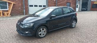 Damaged car Volkswagen Polo 1.4-TDI Klimaautomatik Regensensor leren stuurwiel mistlampen Front-Radar Brake Assist Elektrische ramen Elektrische-spiegels met verwarming Centrale vergrendeling met afstandsbediening Start-Stop systeem 15-inch velgen 2016/3