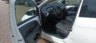 Toyota Aygo New Model AygoX Play 1.0 Airconditioning Led verlichting Leren stuurwiel Led achterlichten Elektrische ramen Elektrische-spiegels met verwarming Centrale vergrendeling met afstandsbediening picture 12