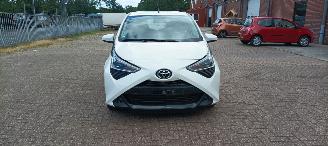 Toyota Aygo New Model AygoX Play 1.0 Airconditioning Led verlichting Leren stuurwiel Led achterlichten Elektrische ramen Elektrische-spiegels met verwarming Centrale vergrendeling met afstandsbediening picture 4