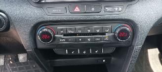 Kia Ceed Sportswagon 1.6-CRDI 136pk JBL Dab Navigatie Climatecontrol Leren Sportstoelen -Memory Elektrische-Achterklep Blindspot systeem Achteruitrijcamera Full-Led koplampen Led achterlichten picture 26