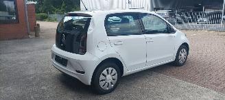 Volkswagen Up! 1.0-Mpi 65pk Airconditioning Navigatie-Houder Cruisecontrol Bordcomputer Stoelverwarming Radio DAB Achteruitrijcamera Parkeersensoren Led dagrijverlichting Elek-Ramen Centrale vergrendeling met afstandsbediening Start-Stop systeem picture 5