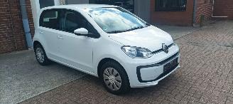 Volkswagen Up! 1.0-Mpi 65pk Airconditioning Navigatie-Houder Cruisecontrol Bordcomputer Stoelverwarming Radio DAB Achteruitrijcamera Parkeersensoren Led dagrijverlichting Elek-Ramen Centrale vergrendeling met afstandsbediening Start-Stop systeem picture 7