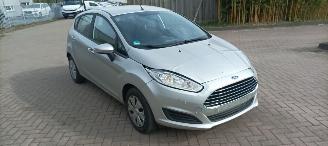 Vaurioauto  passenger cars Ford Fiesta 1.5-diesel Led-dagrijverlichting Airconditioning Stoelverwarming Lichtautomaat Leren Stuurwiel Radio -usb Elektrische ramen Elektrische inklapbare buitenspiegels met led verlichting Parkeersensoren voor en achter 2016/6