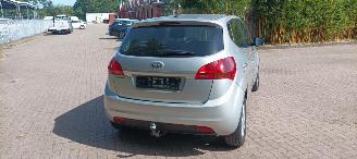 Kia Venga 1.6-16v Benzine Automatik Keyless-entry Climatecontrol Stoelverwarming Privacyglas leren stuurwiel mistlampen Parkeersensoren Trekhaak picture 4