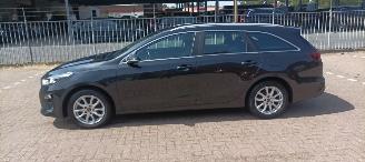 skadebil auto Kia Ceed Bj 9-2018 1.6 Climatecontrol Led-Koplampen Led-Achterlichten Navi Sportstoelen met Memory keyless Entry Blindspot Drivelane parkeer-assistent 2018/9