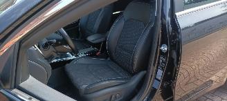 Kia Ceed Bj 9-2018 1.6 Climatecontrol Led-Koplampen Led-Achterlichten Navi Sportstoelen met Memory keyless Entry Blindspot Drivelane parkeer-assistent picture 14