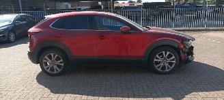 Vaurioauto  passenger cars Mazda CX-30 Bj 8-2019 1.8 Climatecontrol Leder Navi Led-Koplampen Led-Achterlichten Stoelverwarming Lichtautomaat Privacyglas keyless Entry Bose Soundsystem elektrische achterklep 2019/8