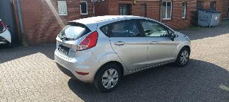 Ford Fiesta Bj 6-2016 1.5-TDCI euro6 Airconditioning Led verlichting Parkeersensoren Stoelverwarming leren stuurwiel picture 3