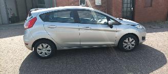 Ford Fiesta Bj 6-2016 1.5-TDCI euro6 Airconditioning Led verlichting Parkeersensoren Stoelverwarming leren stuurwiel picture 2