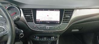 Opel Crossland Innovation uitvoering 1.2 DI Turbo OPF Automaat Navigatie AppleCarPlay Climatecontrol CruiseControl Opel iLink Winterpakket Stoelverwarming stuurwielverwarming Voorruitverwarming Dimmende binnenspiegel Chrome-pakket Parkeersensoren Trekhaak Bi-Color Lak picture 25
