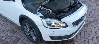 Volvo V-60 Cross Country D4 2.4-Diesel AWD Automatik Navi Led Xenon Leder Privacy glas Trekhaak picture 16