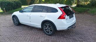 Volvo V-60 Cross Country D4 2.4-Diesel AWD Automatik Navi Led Xenon Leder Privacy glas Trekhaak picture 3