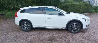 Volvo V-60 Cross Country D4 2.4-Diesel AWD Automatik Navi Led Xenon Leder Privacy glas Trekhaak picture 8