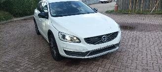 Volvo V-60 Cross Country D4 2.4-Diesel AWD Automatik Navi Led Xenon Leder Privacy glas Trekhaak picture 10