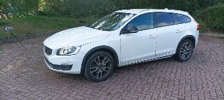 škoda osobní automobily Volvo V-60 Cross Country D4 2.4-Diesel AWD Automatik Navi Led Xenon Leder Privacy glas Trekhaak 2016/11