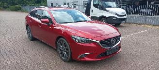 krockskadad bil bromfiets Mazda 6 Bj: 02-2015 Motorschade 2.2 Skyactive Diesel Automaat 4x4 Full Led koplampen Led achterlichten Climatecontrol Stoelverwarming Regensensor Drivelane cruisecontrol Dab Navigatie Leder Sportstoelen Memory keyless Entry trekhaak Blindspot systeem Bose-sound 2015/2