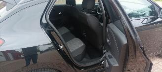 Opel Corsa Bj:07-2020 1.2 Navigatie Full-Led koplampen Cruisecontrol Stoelverwarming stuurwiel met verwarming Lichtautomaat Regensensor Automatische dimmende binnenspiegel Parkeersensoren Achteruitrijcamera privacy glas picture 19
